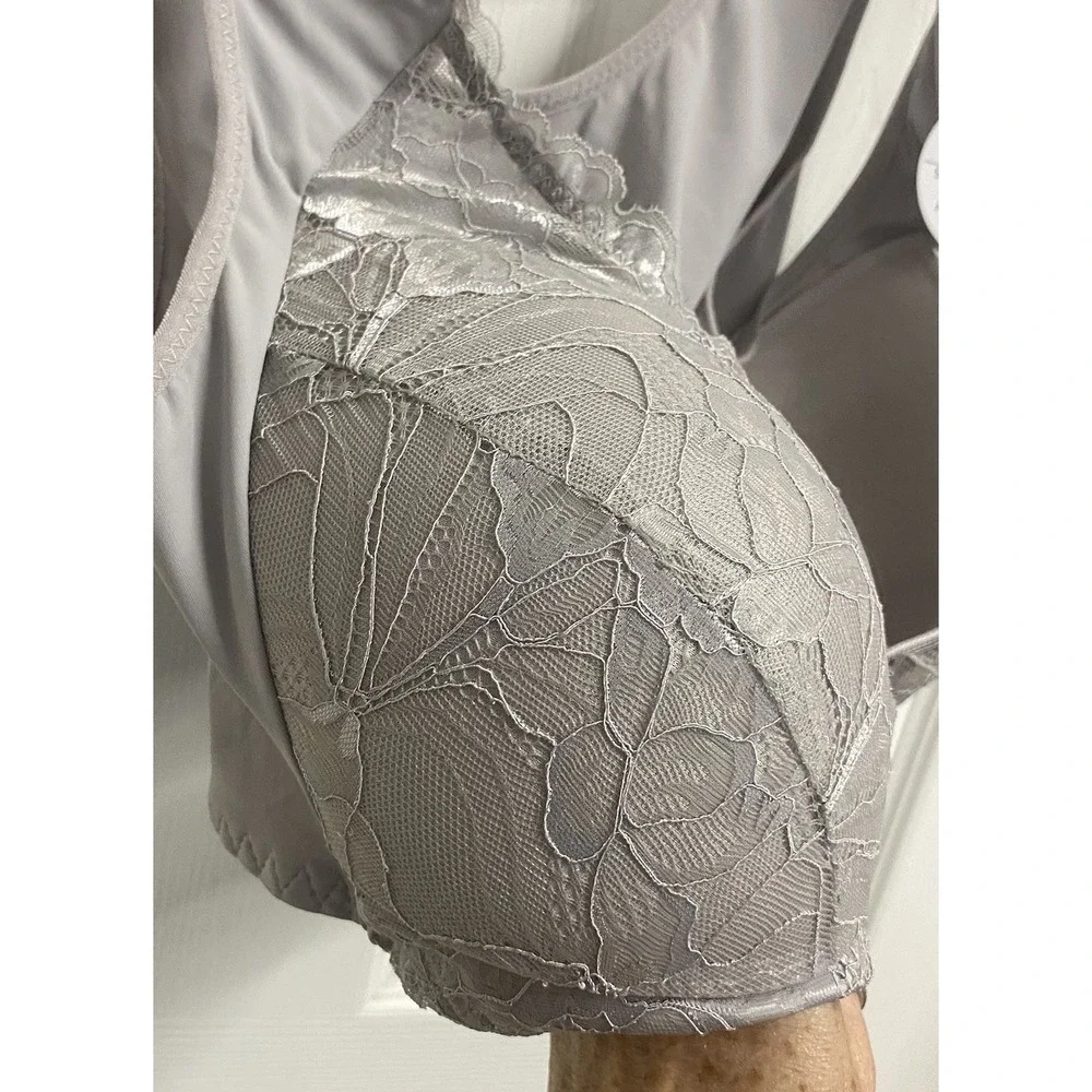 Lucy Breeze Silver/Gray Wire Free Lined Bra Lace Front Close Sz.42C Stretch Back
